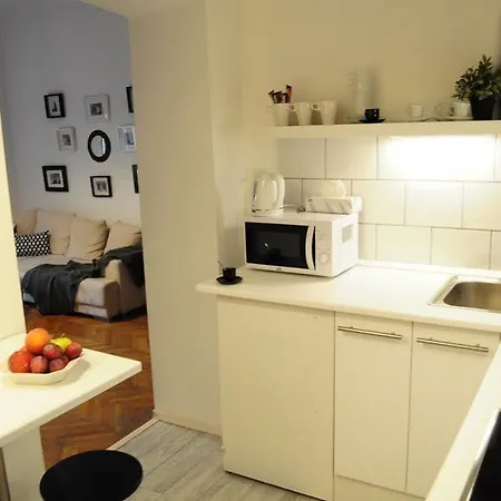 شقة Vendeghaz A Harom Szivarhoz بيتْش