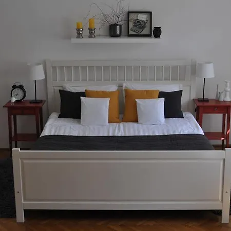 Vendeghaz A Harom Szivarhoz Apartament *